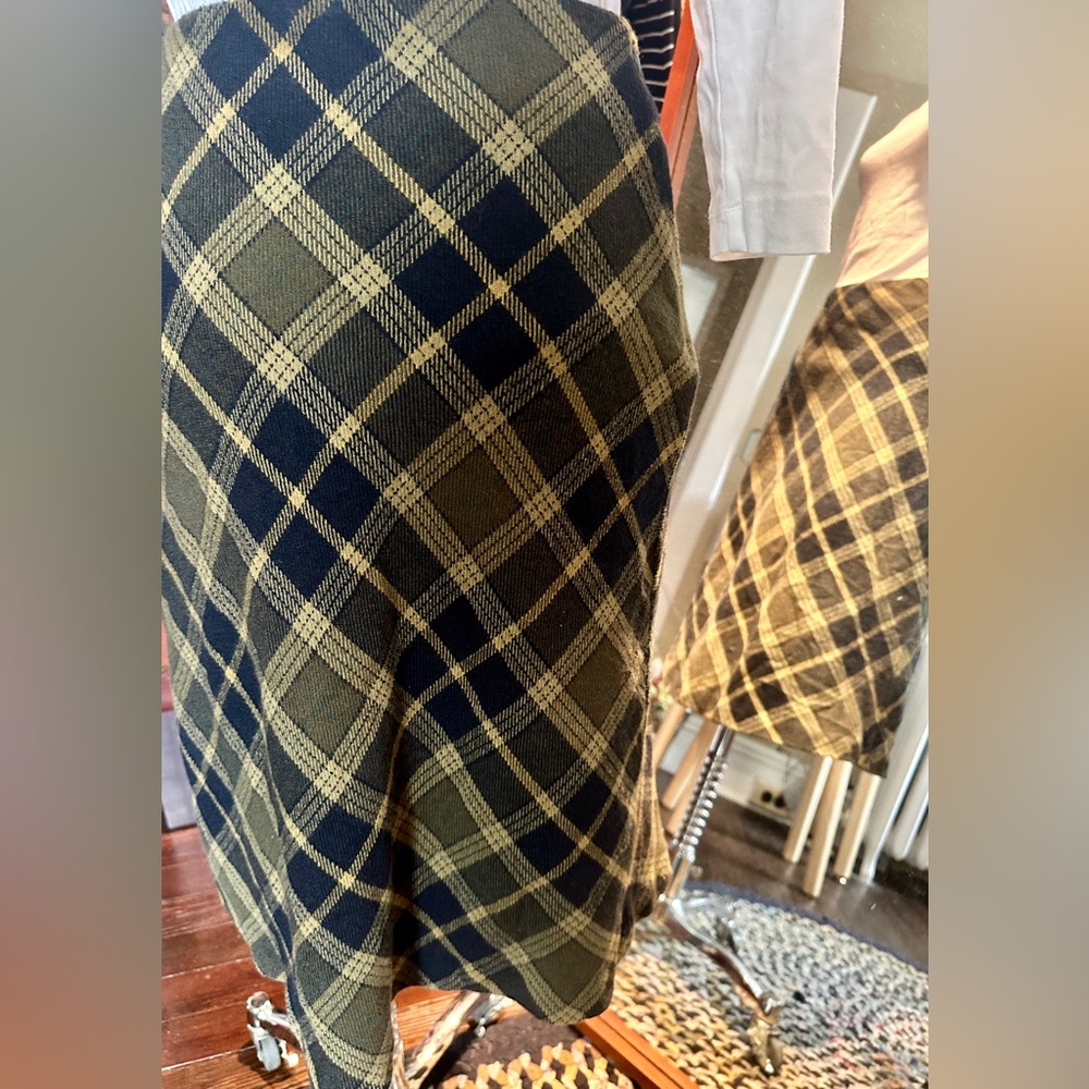 Jones New York Olive Green and Black Plaid Wool Skirt - Picture 3 of 6